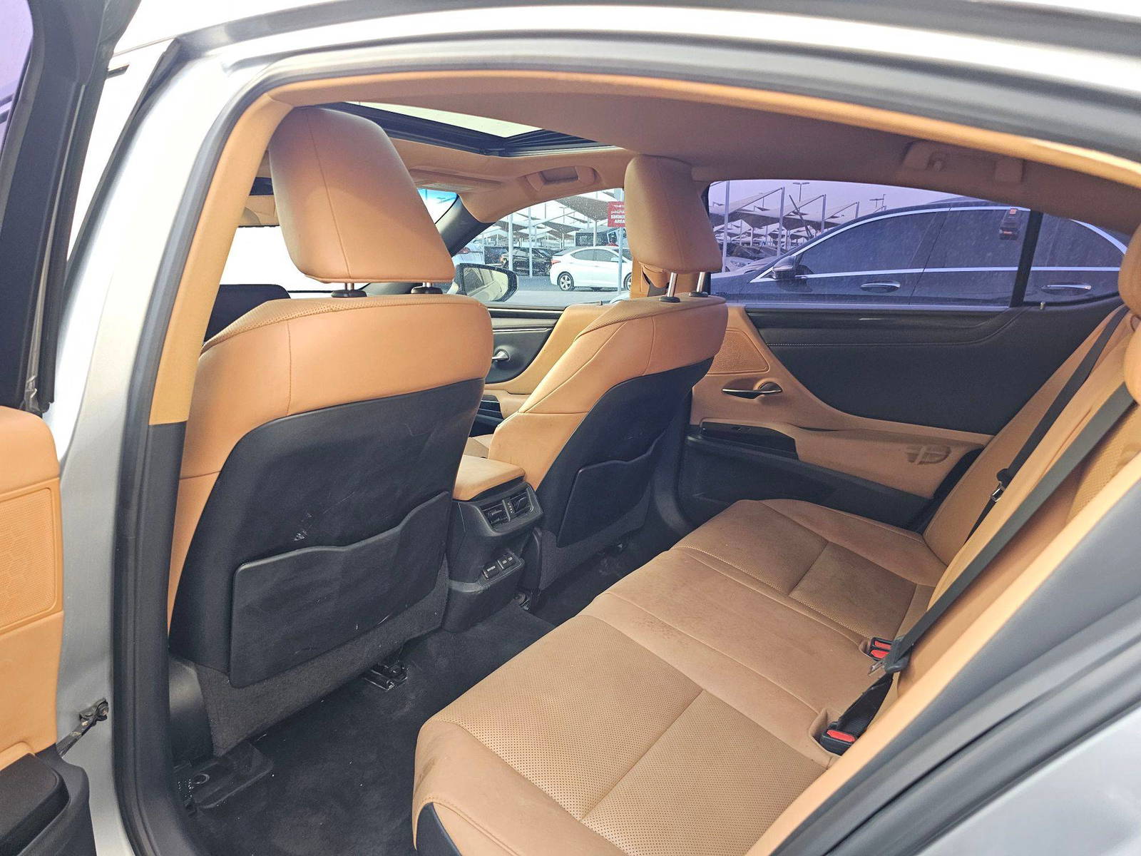 LEXUS ES 300H 2022 - Marhaba Auction Used Cars - Image 6