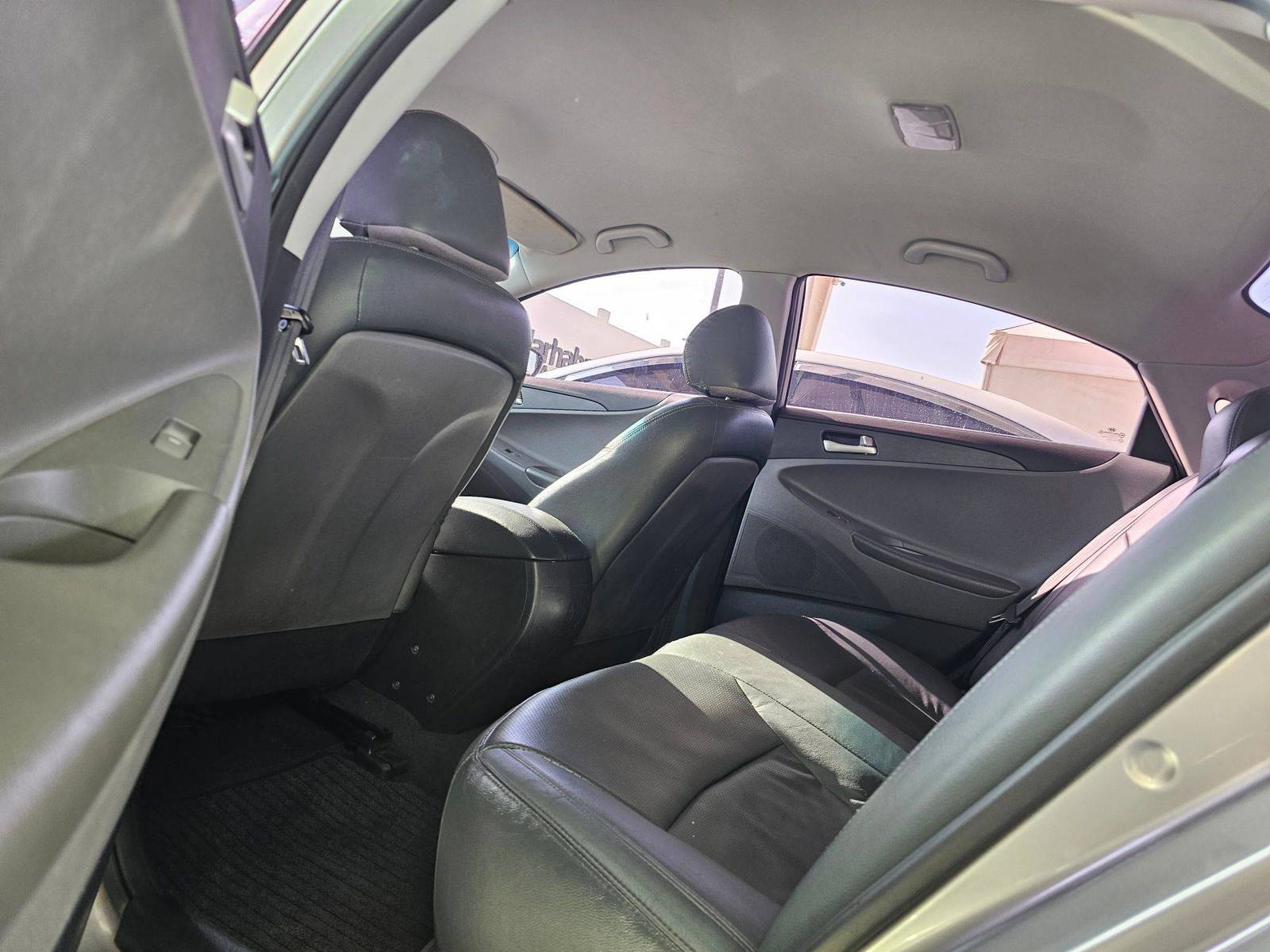 2010 HYUNDAI SONATA — 191589 KM — Lot BAAA033876 — Souq - Marhaba Auctions Used Cars - Image 6