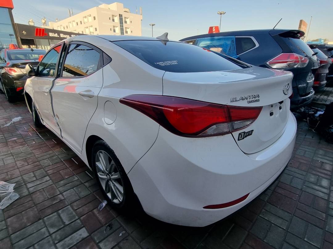 2015 HYUNDAI ELANTRA — 205394 KM — Lot 215487 — Ind. 12 - Marhaba Auctions Used Cars - Image 4