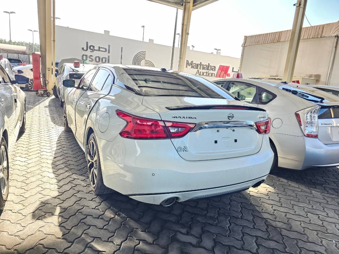 NISSAN MAXIMA