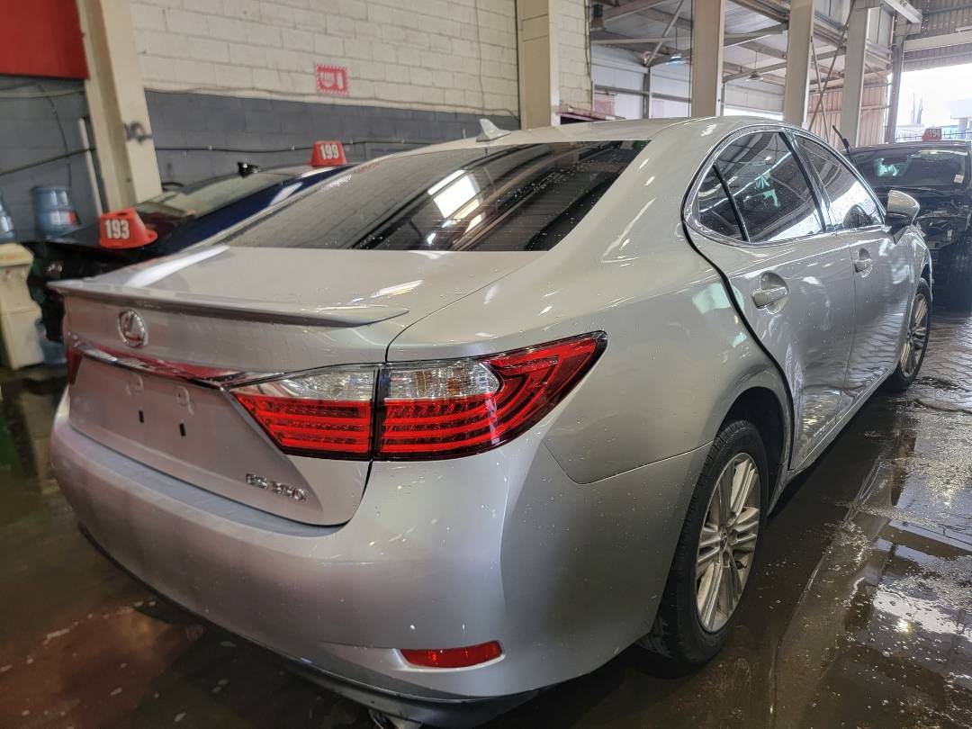 2013 LEXUS ES 350 — 162186 Miles — Lot D2027006 — Souq - Marhaba Auctions Used Cars - Image 3