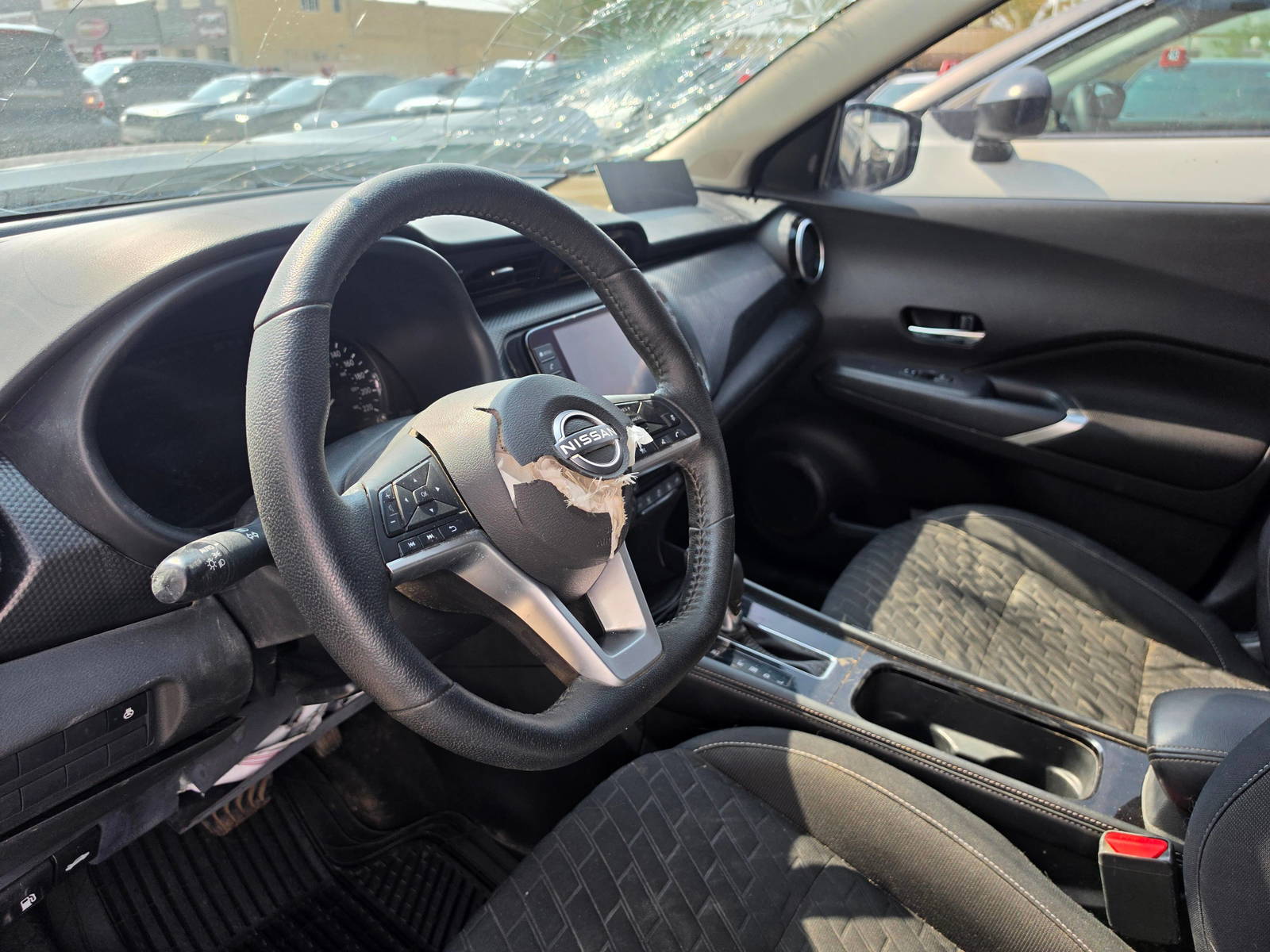 2022 NISSAN KICKS — 49069 KM — Lot 90309645 - Marhaba Auctions Used Cars - Image 9