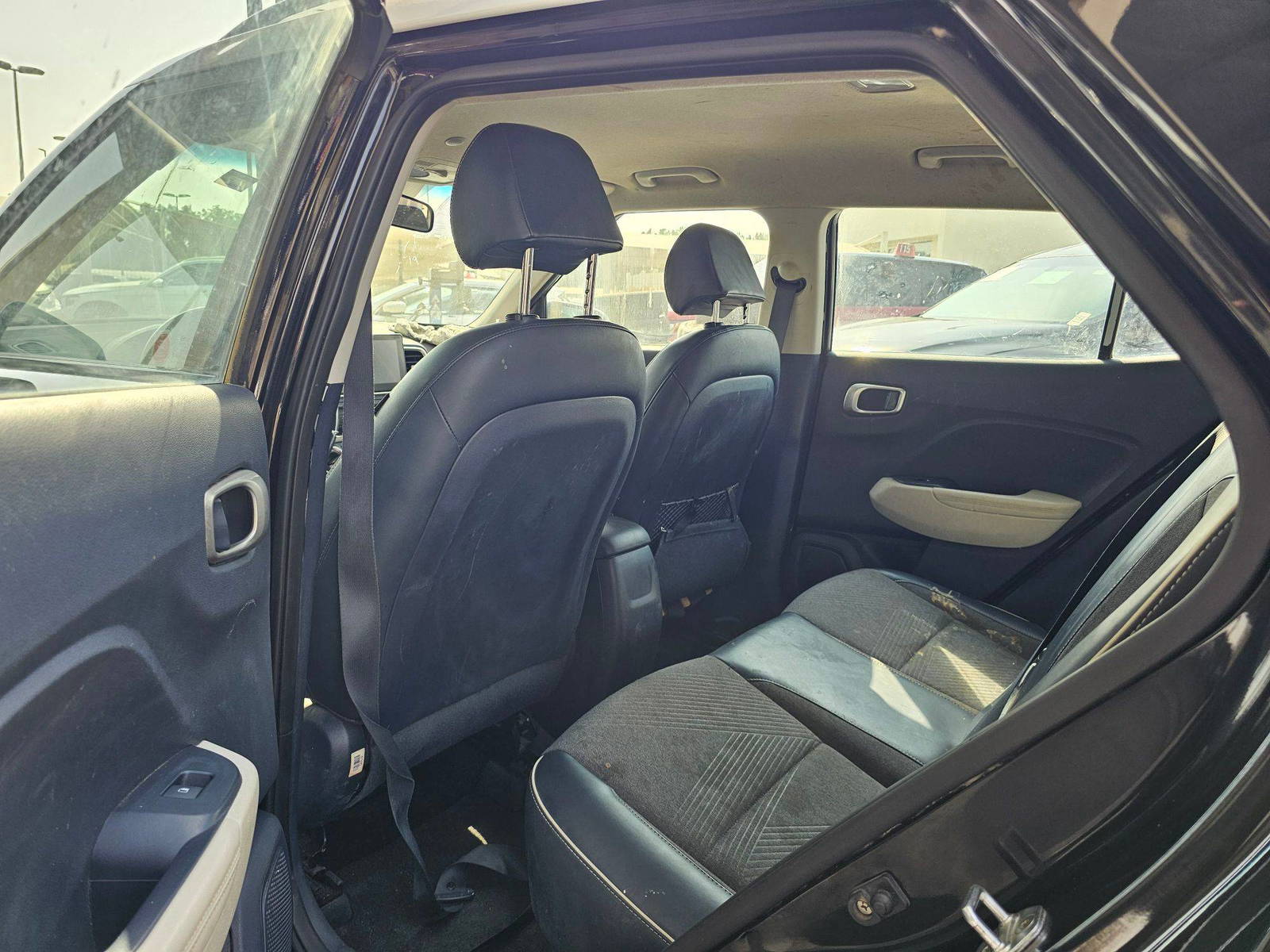 2022 HYUNDAI VENUE SEL — 88698 KM — Lot 30065061 — Main - Marhaba Auctions Used Cars - Image 6