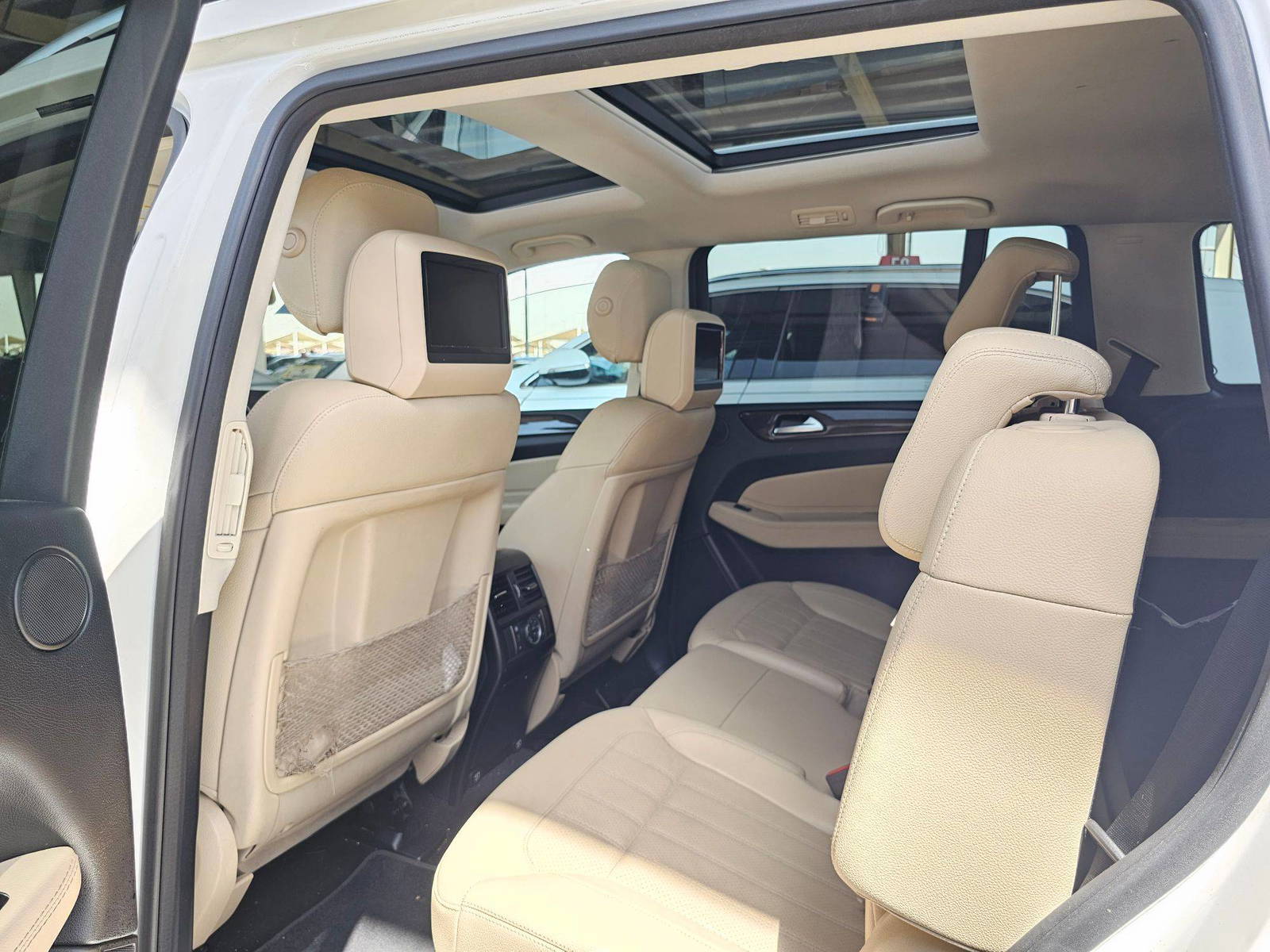 2017 MERCEDES BENZ GLS 450 — 118097 Miles — Lot 88783095 — Souq - Marhaba Auctions Used Cars - Image 6