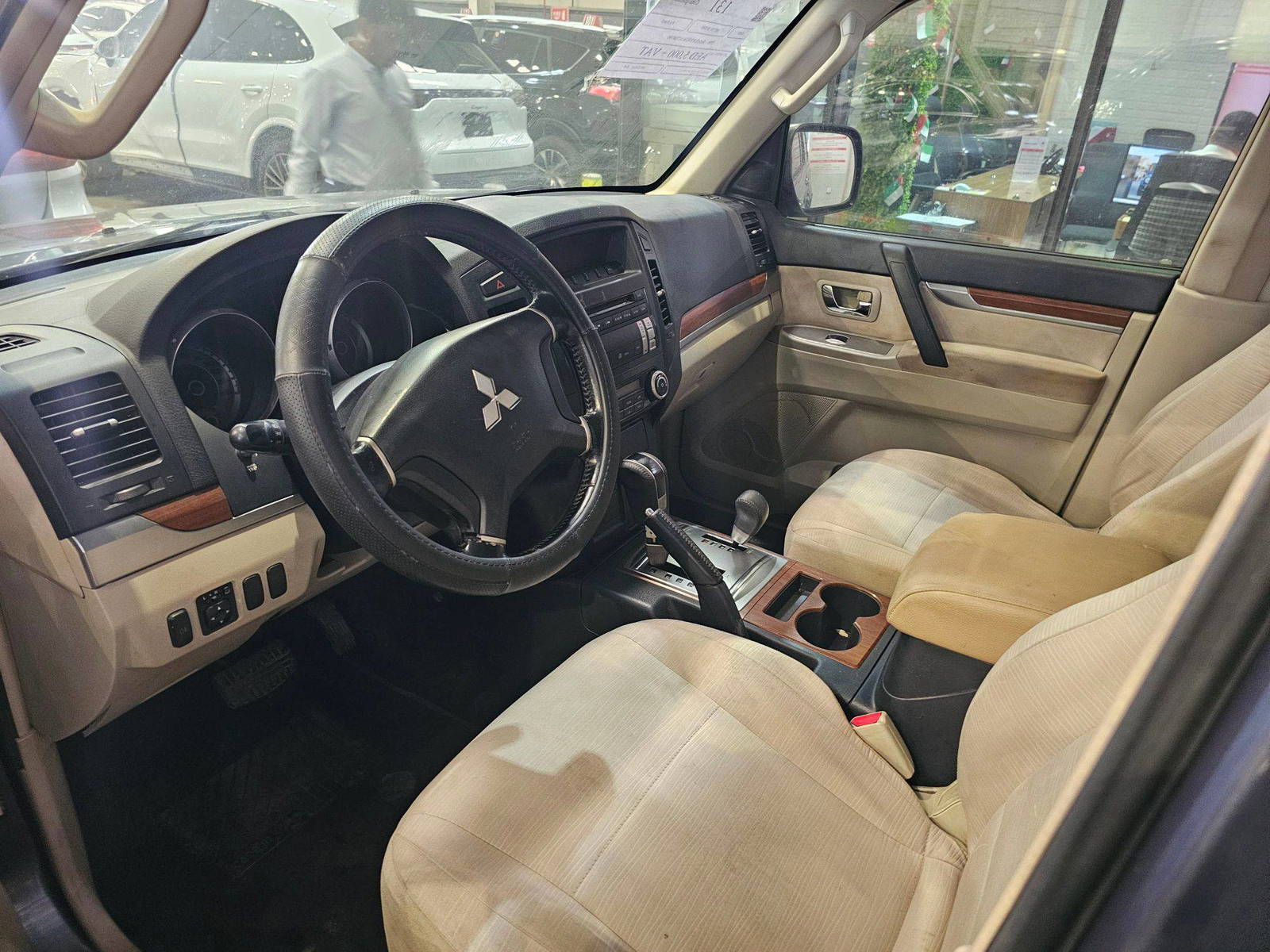 2009 MITSUBISHI PAJERO — 247586 KM — Lot 704090 — Main - Marhaba Auctions Used Cars - Image 8