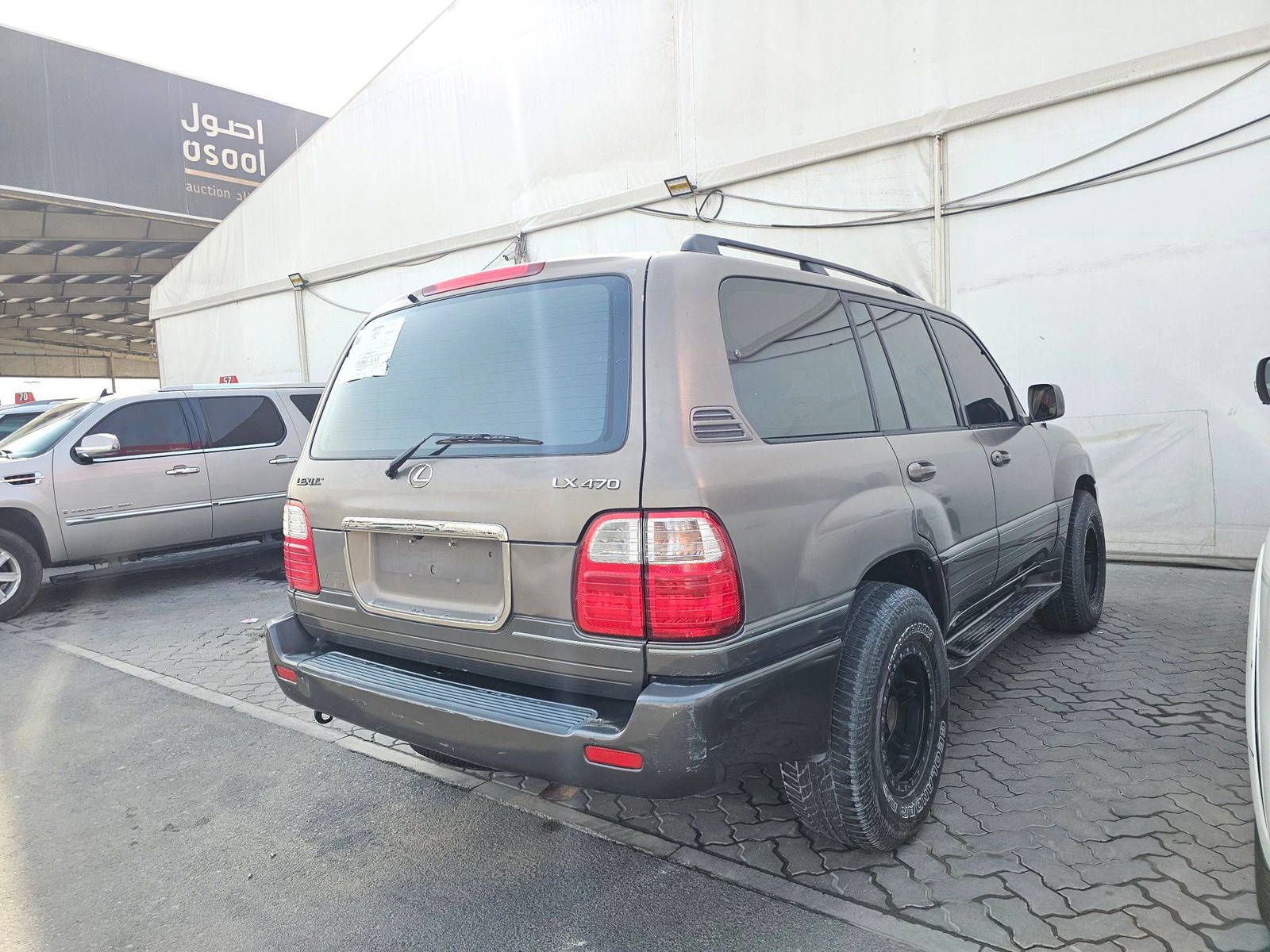 2000 LEXUS LX 470 — 318629 Miles — Lot 8Y0081329 — Souq - Marhaba Auctions Used Cars - Image 3