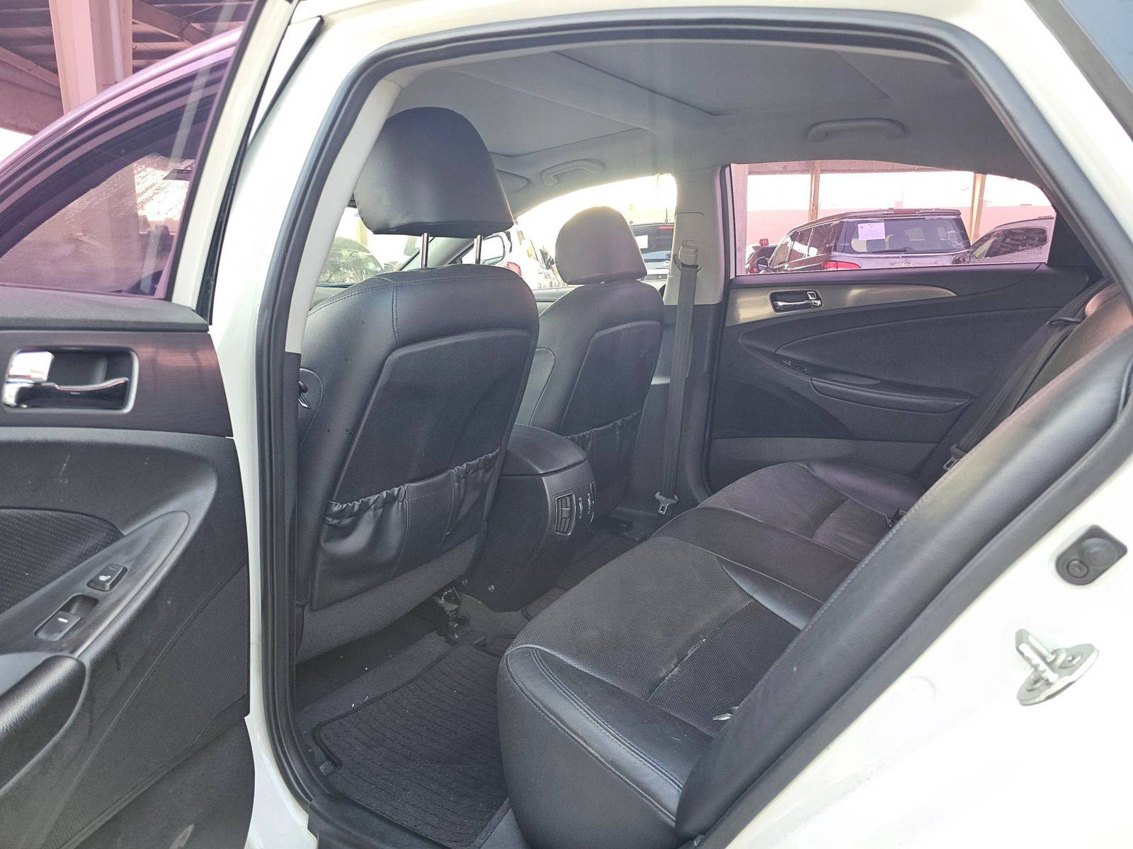 2012 HYUNDAI SONATA — 138550 KM — Lot 043107 — Main - Marhaba Auctions Used Cars - Image 6