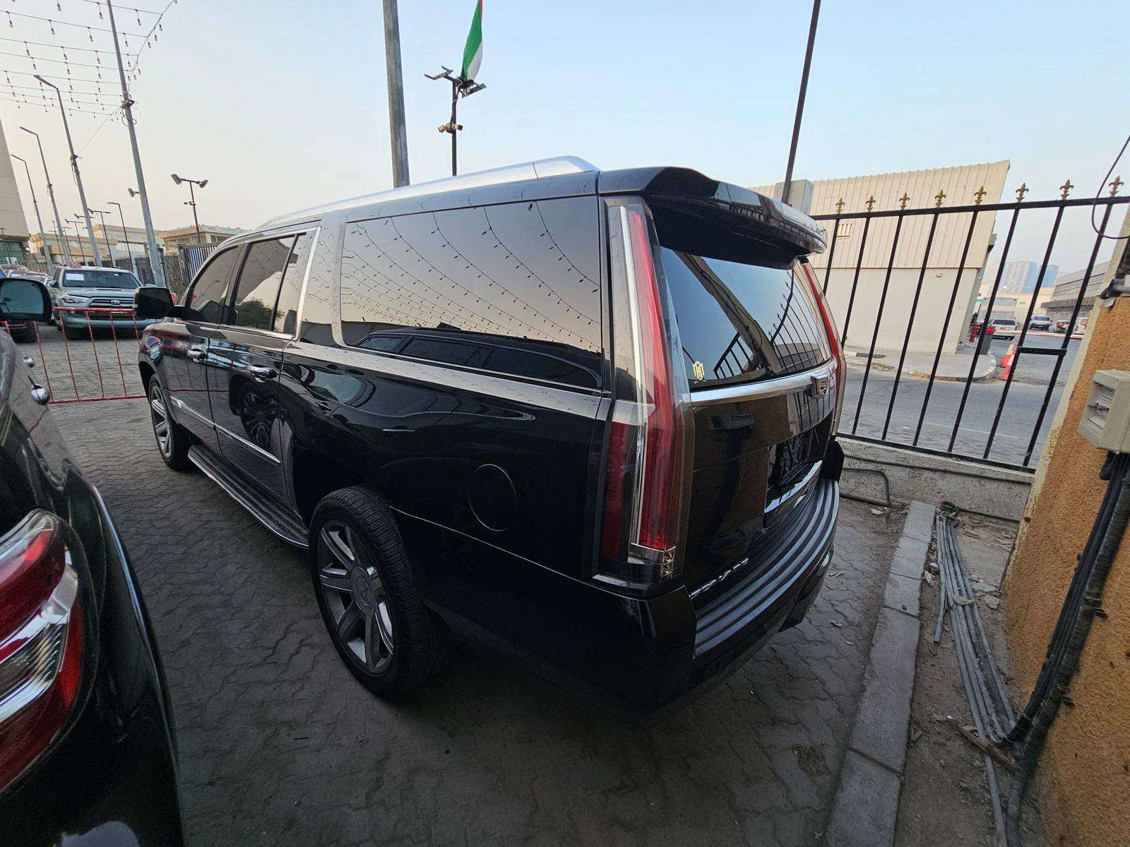 2019 CADILLAC ESCALADE — 189585 Miles — Lot R162914 — Main - Marhaba Auctions Used Cars - Image 4