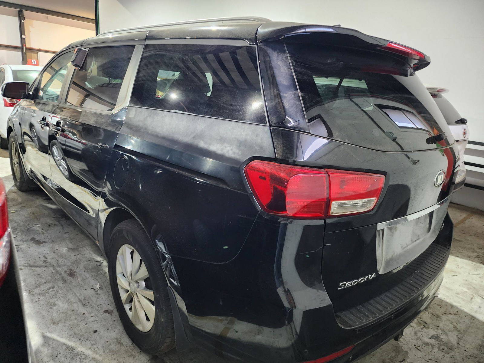 2016 KIA SEDONA — 163300 Miles — Lot 751010 — Al Quoz - Marhaba Auctions Used Cars - Image 6