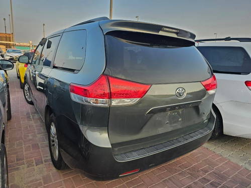TOYOTA SIENNA