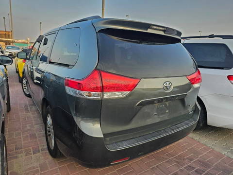 TOYOTA SIENNA