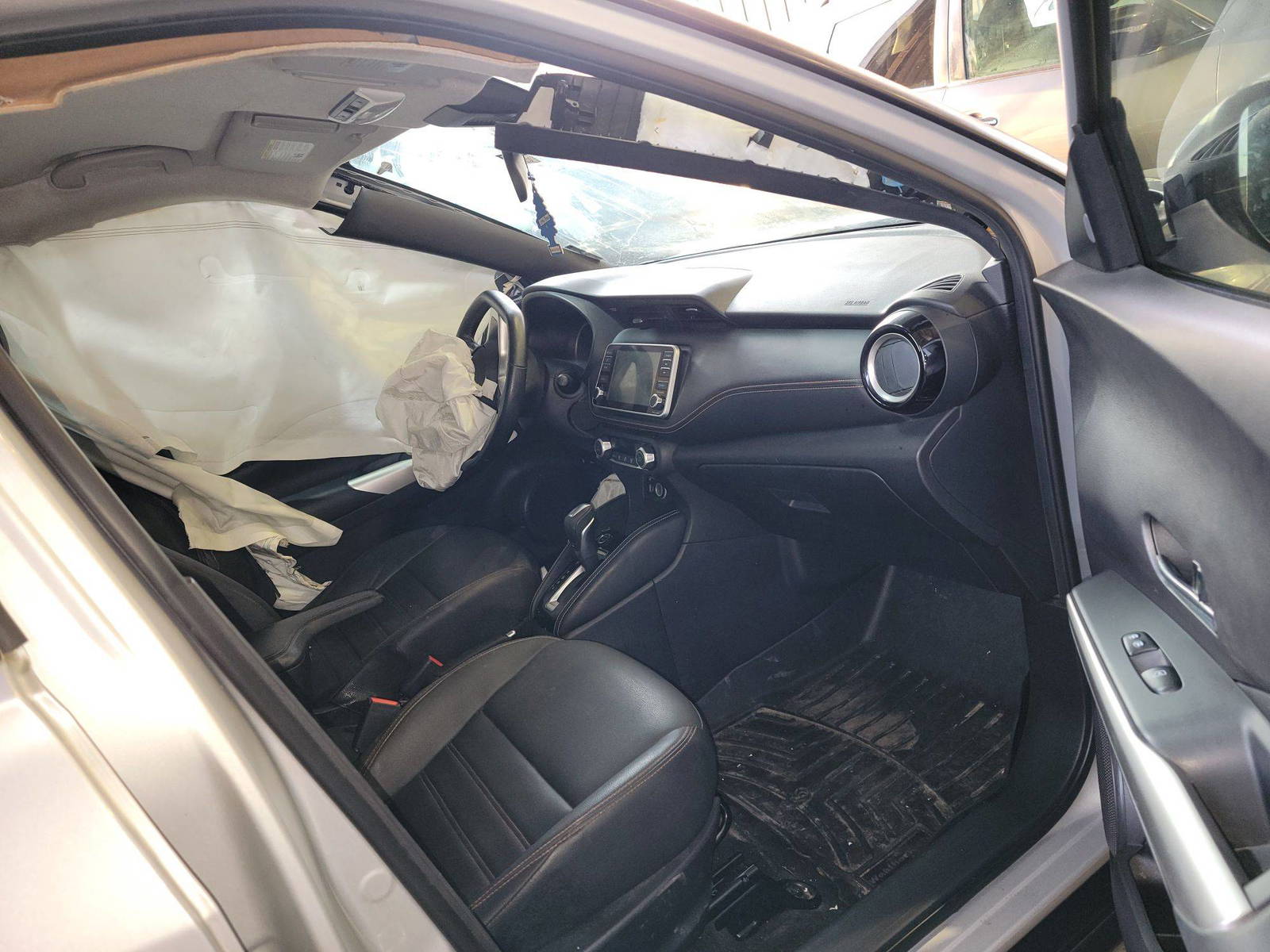 2020 NISSAN KICKS — 131622 Miles — Lot V5LL566533 — Main - Marhaba Auctions Used Cars - Image 7