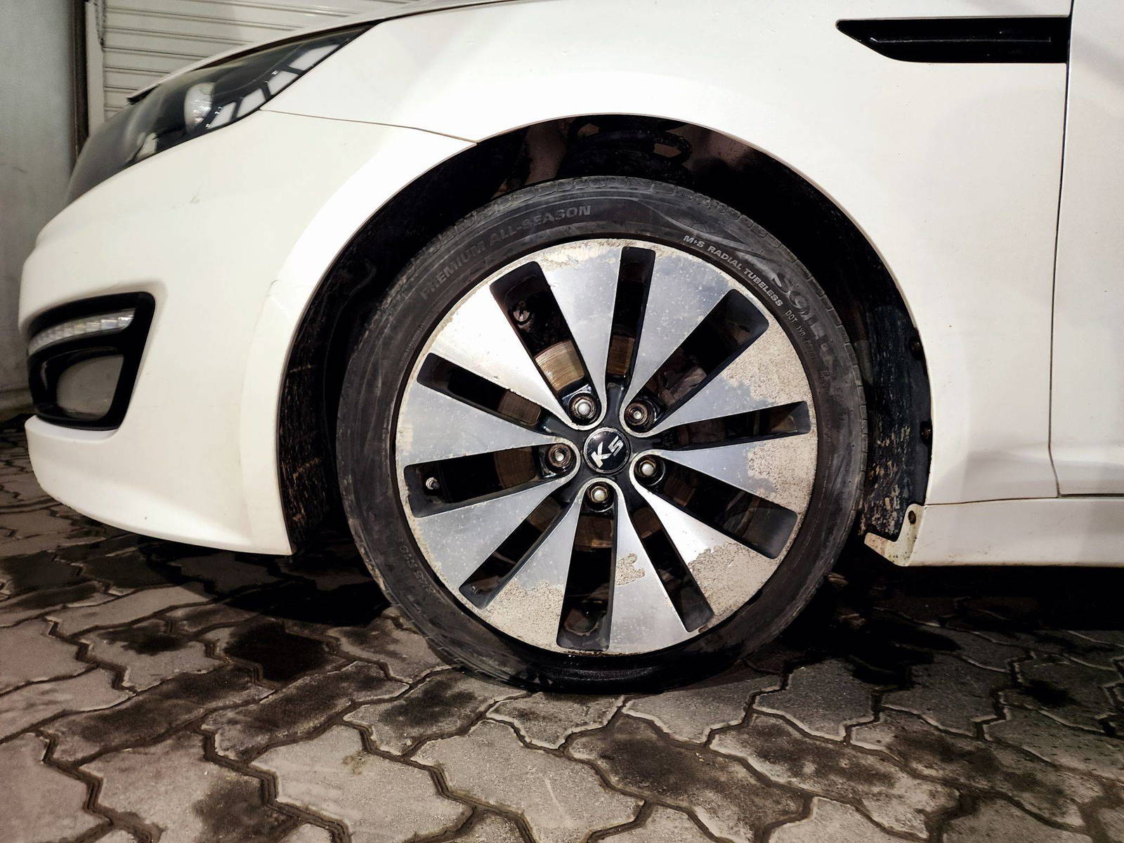 2011 KIA K5 — 71360 KM — Lot 062323 — Souq - Marhaba Auctions Used Cars - Image 11