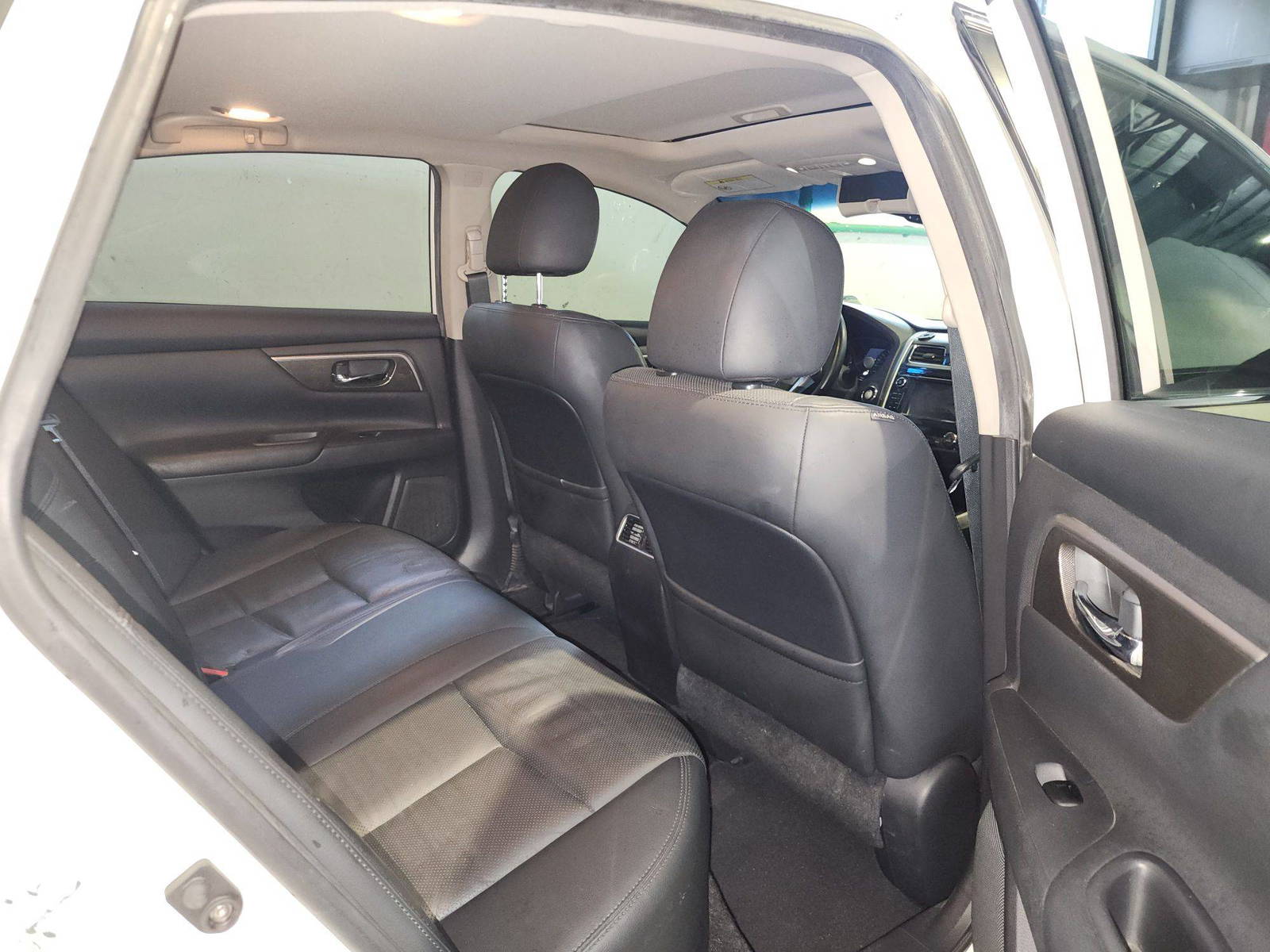2014 NISSAN ALTIMA — 203812 KM — Lot 329205 — Al Quoz - Marhaba Auctions Used Cars - Image 7