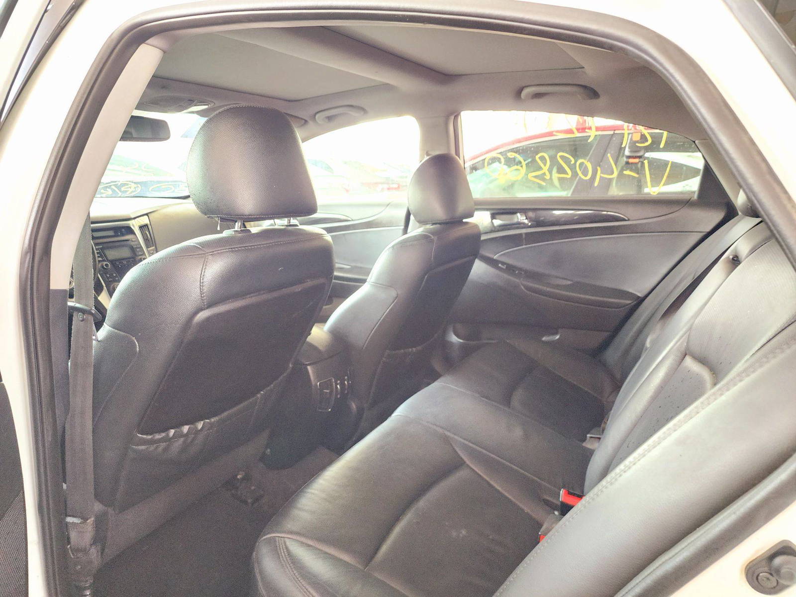 2012 HYUNDAI SONATA — 194756 KM — Lot 12172015 — Souq - Marhaba Auctions Used Cars - Image 6