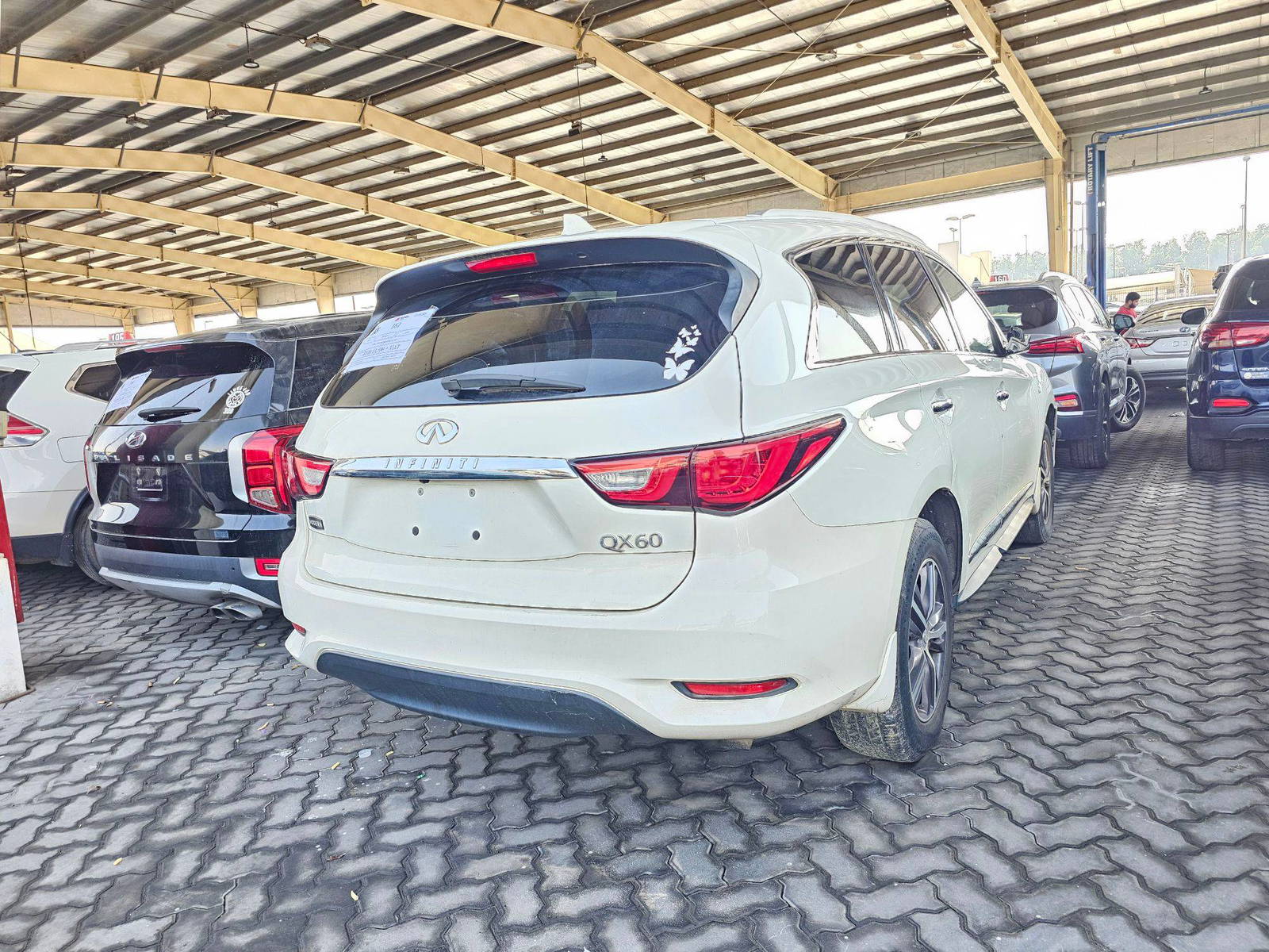2017 INFINITI QX60 — 164318 Miles — Lot 2353587 — Main - Marhaba Auctions Used Cars - Image 3