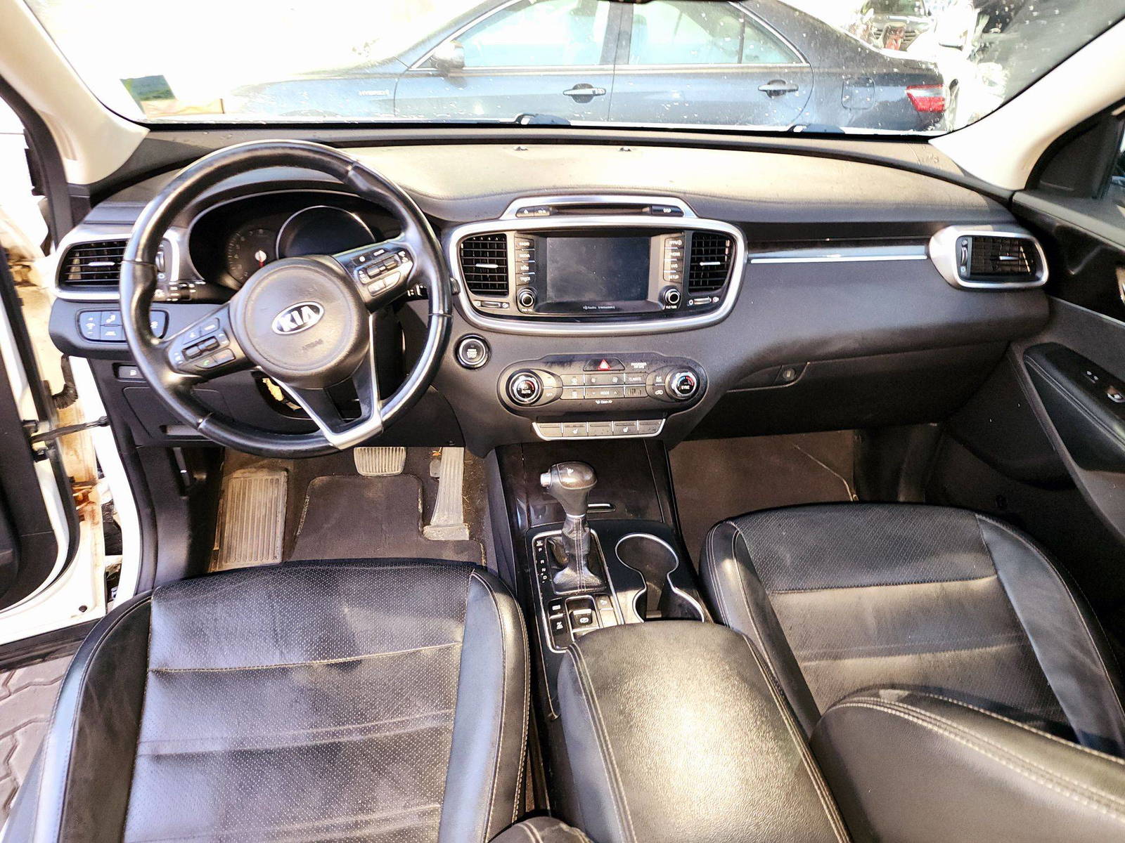 2017 KIA SORENTO — 128616 Miles — Lot 36567 — Souq - Marhaba Auctions Used Cars - Image 7