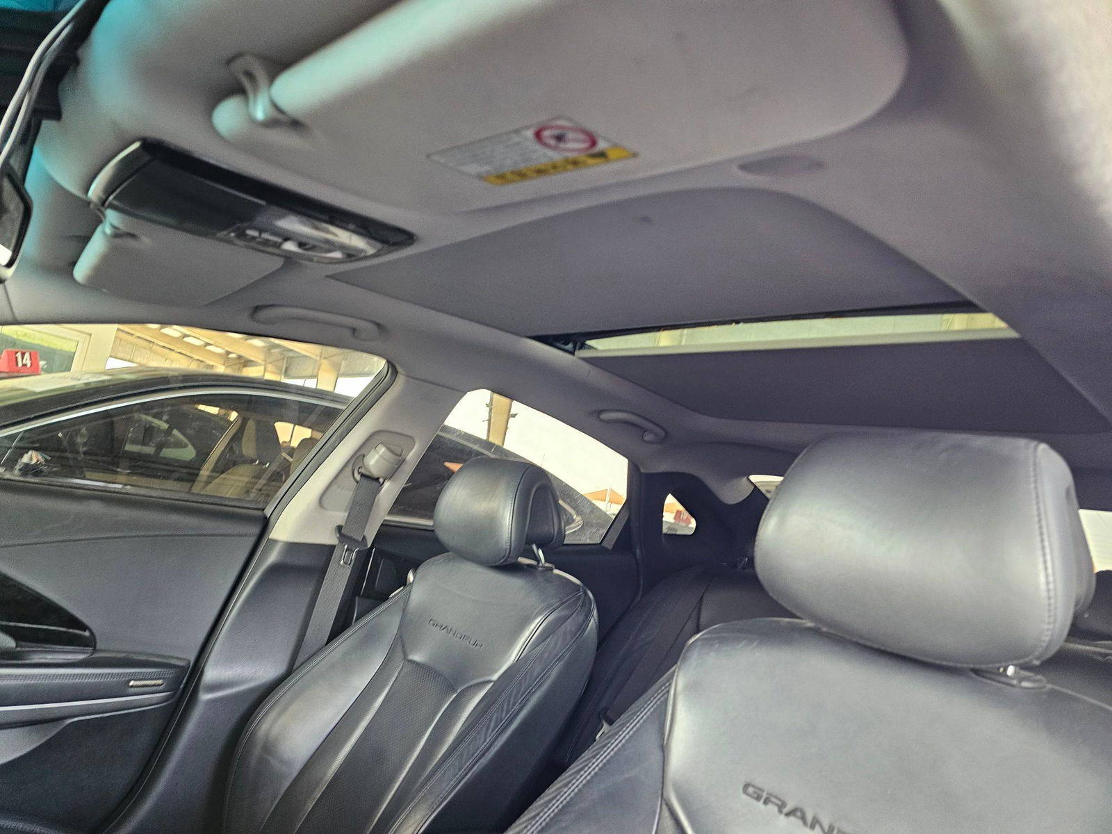 HYUNDAI GRANDEUR 2011 - Marhaba Auction Used Cars - Image 10