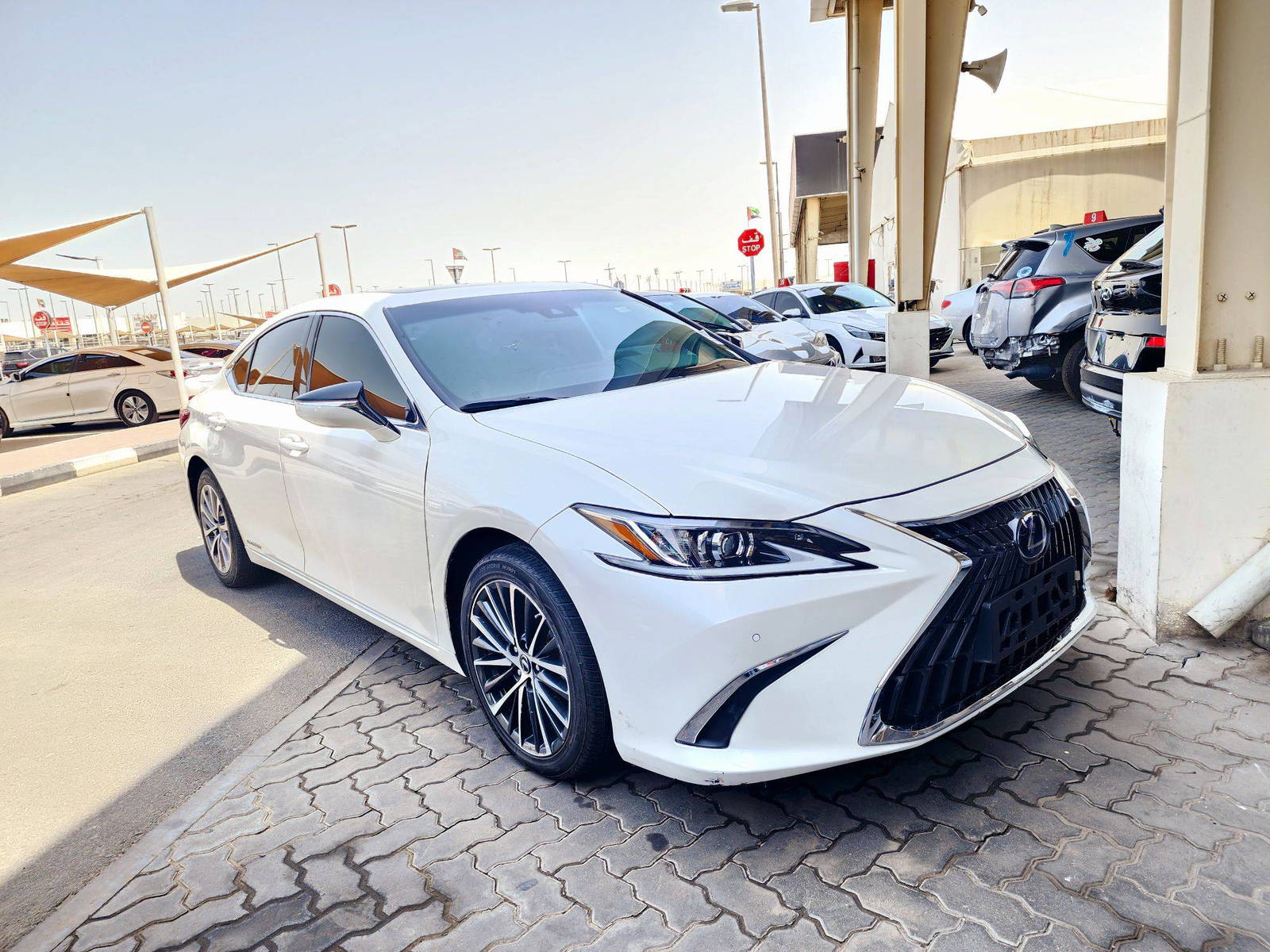 LEXUS ES 300H 2022 - Marhaba Auction Used Cars - Image 4