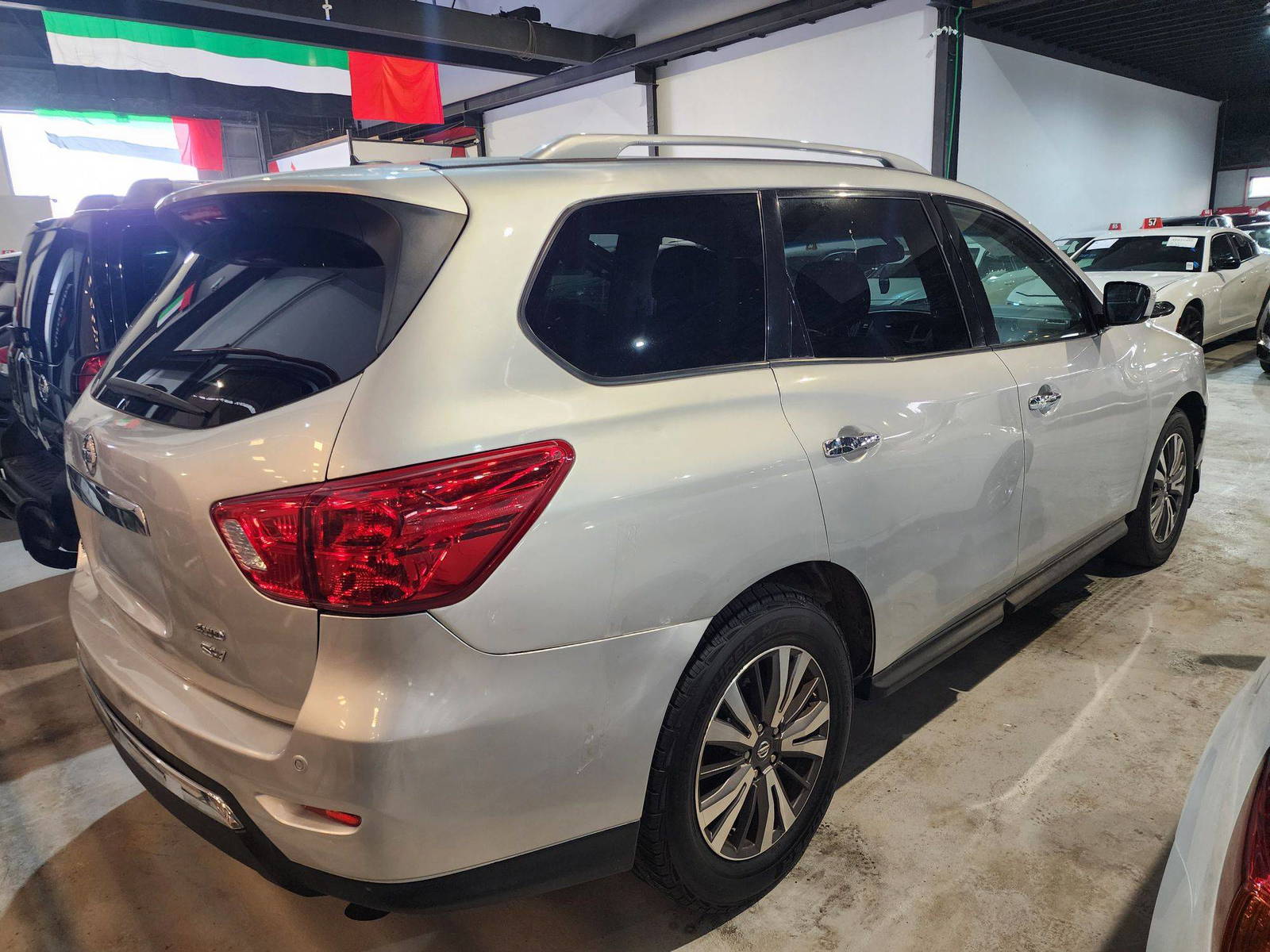 2017 NISSAN PATHFINDER — 126914 Miles — Lot 54009 — Al Quoz - Marhaba Auctions Used Cars - Image 5