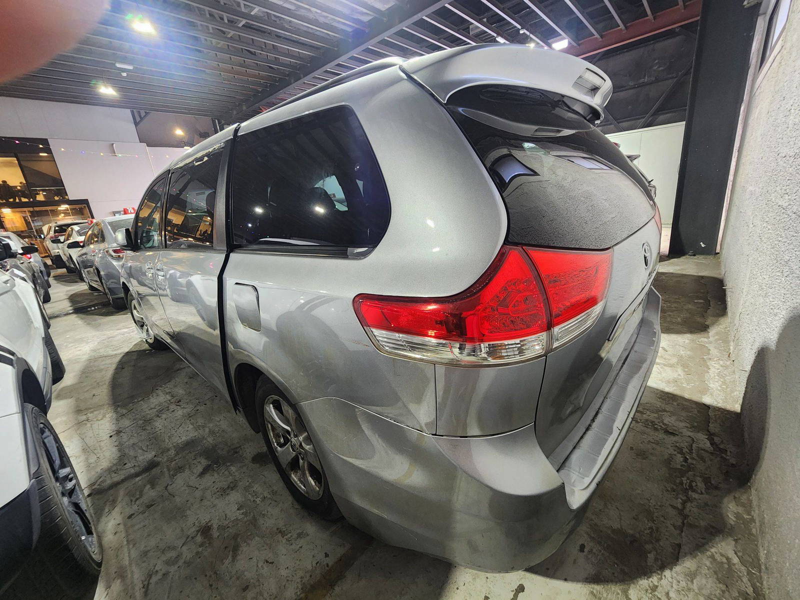 2012 TOYOTA SIENNA — 287572 Miles — Lot 42972406 — Al Quoz - Marhaba Auctions Used Cars - Image 6
