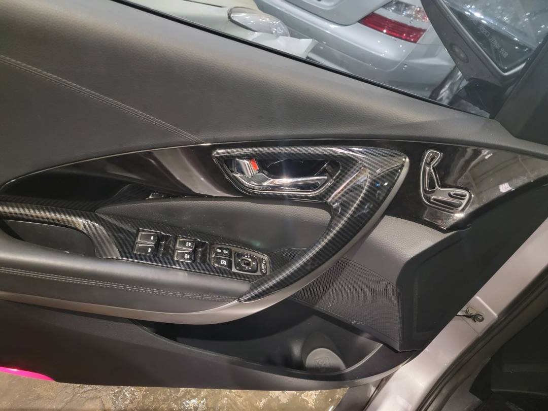 2011 HYUNDAI GRANDEUR — 258425 KM — Lot 070024 — Main - Marhaba Auctions Used Cars - Image 10