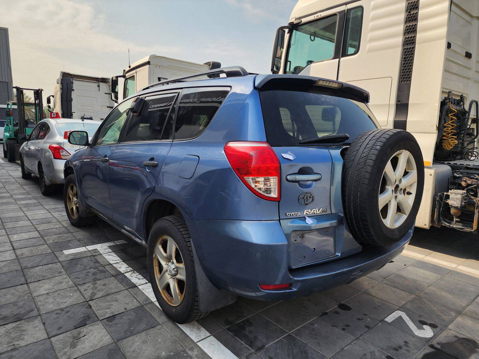 2007 TOYOTA RAV4 — 278196 Miles — Lot 215478 — Souq - Marhaba Auctions Used Cars - Image 3