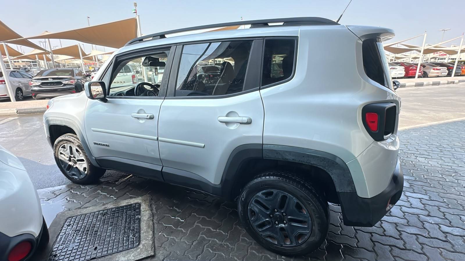 2017 JEEP RENEGADE LATITUDE — 137596 Miles — Lot HPE98418 — Souq - Marhaba Auctions Used Cars - Image 5