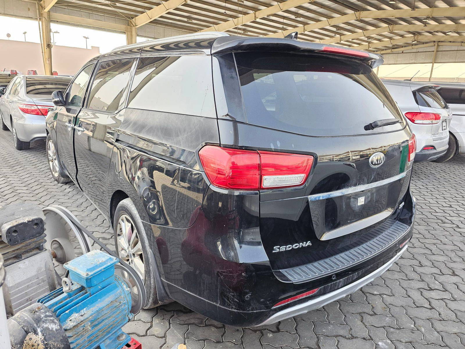 2015 KIA SEDONA — 164034 Miles — Lot 6028602 — Souq - Marhaba Auctions Used Cars - Image 4