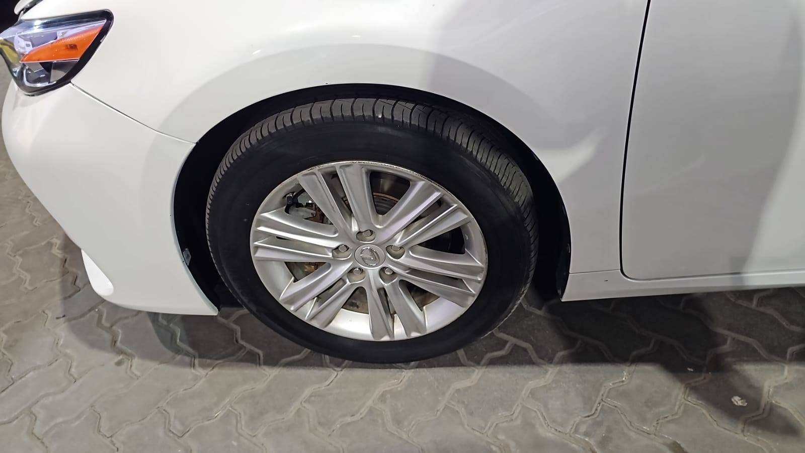 2015 LEXUS ES 350 — 251567 KM — Lot 2171244 — Souq - Marhaba Auctions Used Cars - Image 13