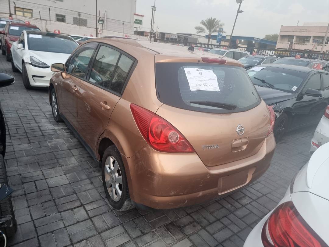 Nissan TIDA 2011 view 2