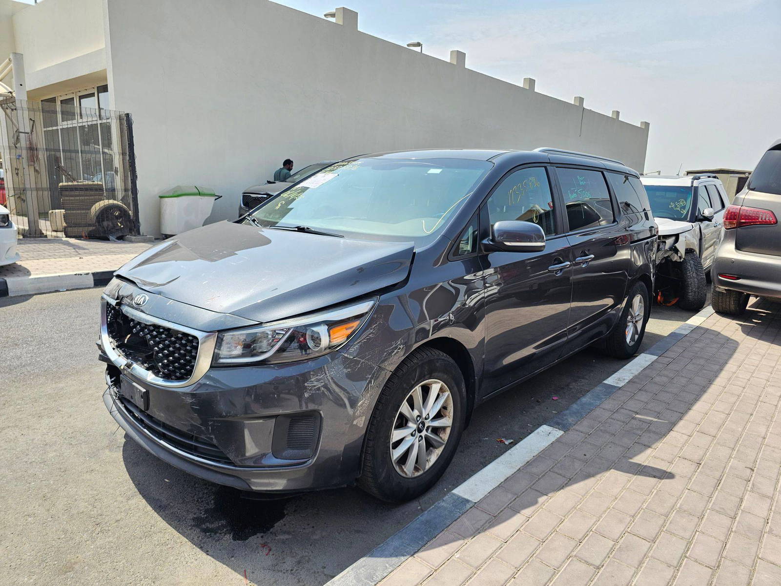 2016 KIA SEDONA — 191431 KM — Lot 12335836 — Souq - Marhaba Auctions Used Cars - Image 4