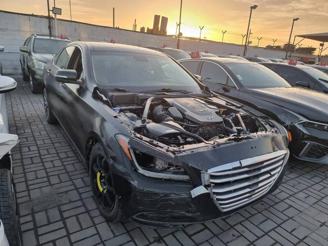 2015 HYUNDAI GENESIS — 184509 Miles — Lot 018111 — Ind. 12 - Marhaba Auctions Used Cars - Image 5