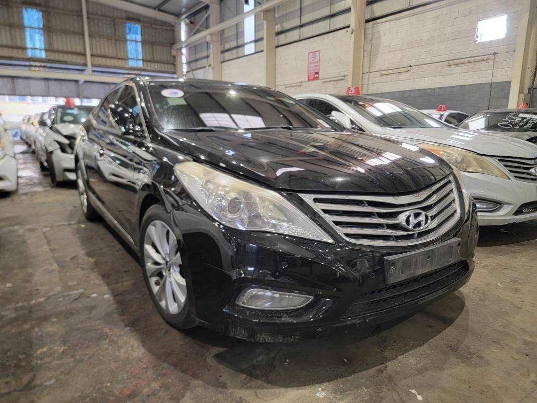 2012 HYUNDAI GRANDEUR — 180204 KM — Lot 147890 — Main - Marhaba Auctions Used Cars - Image 4