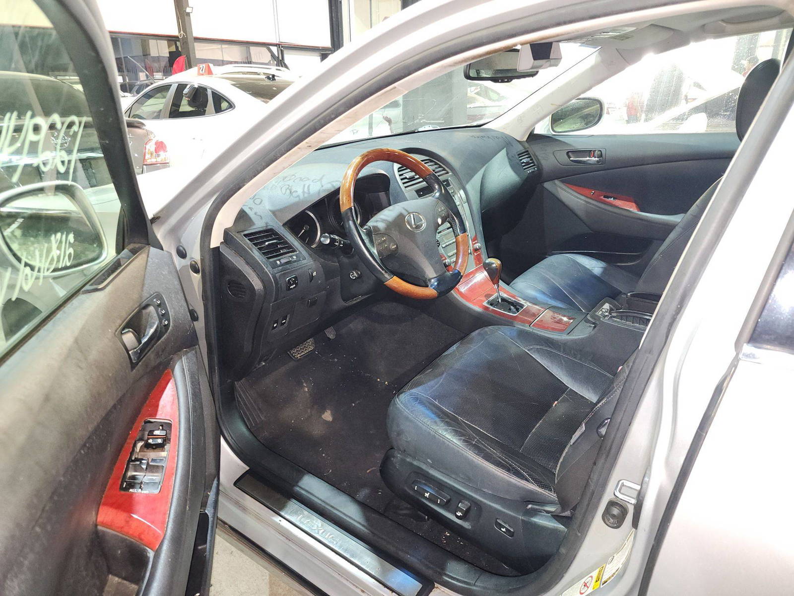 2008 LEXUS ES 350 — 199088 Miles — Lot 1229448 — Souq - Marhaba Auctions Used Cars - Image 9