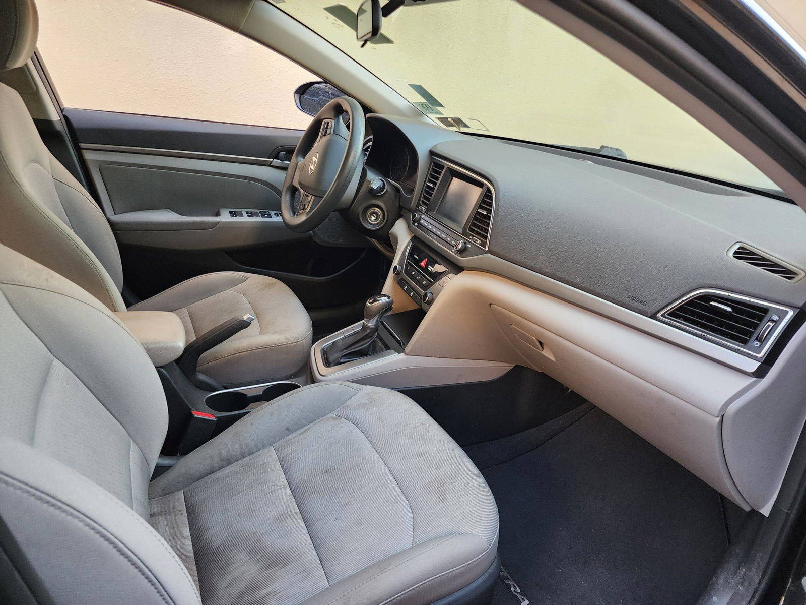 2017 HYUNDAI ELANTRA — 133466 Miles — Lot 868786 — Al Quoz - Marhaba Auctions Used Cars - Image 8