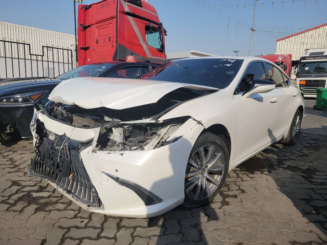 2019 LEXUS ES 350 — 132303 KM — Lot KU032539 — Main - Marhaba Auctions Used Cars - Image 5