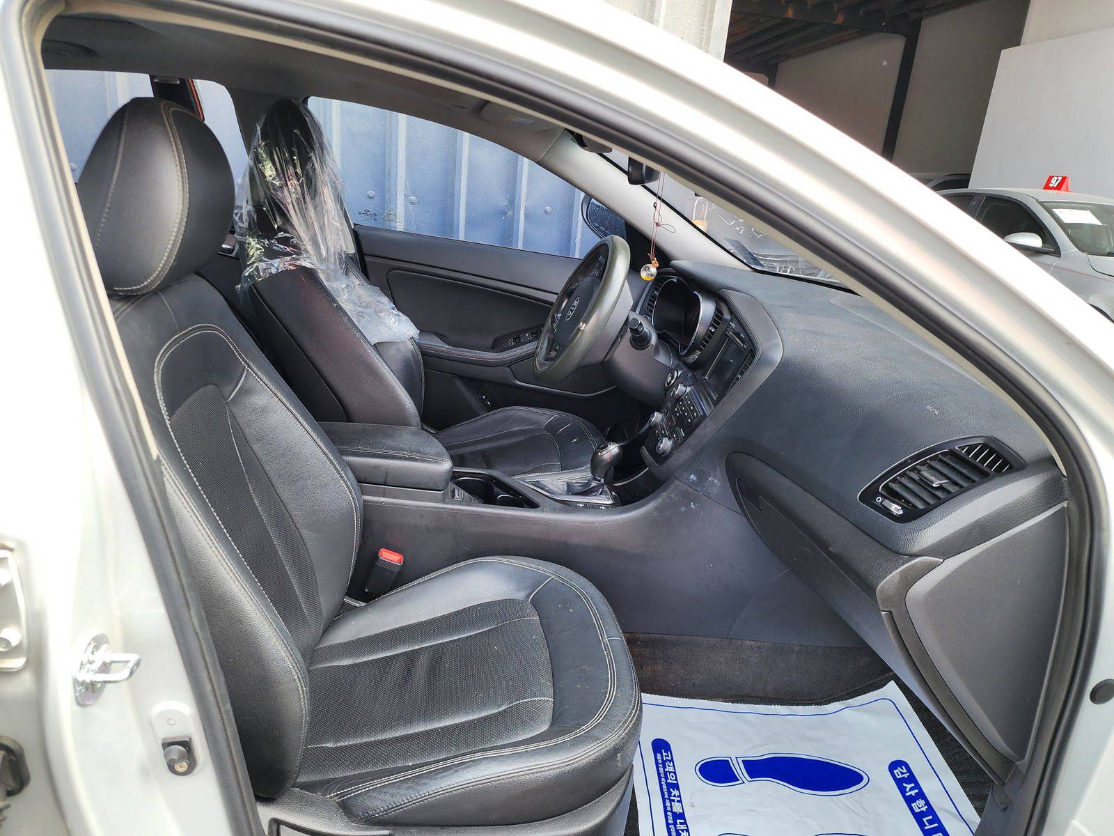 2011 KIA K5 — 77760 KM — Lot 128489 — Al Quoz - Marhaba Auctions Used Cars - Image 8