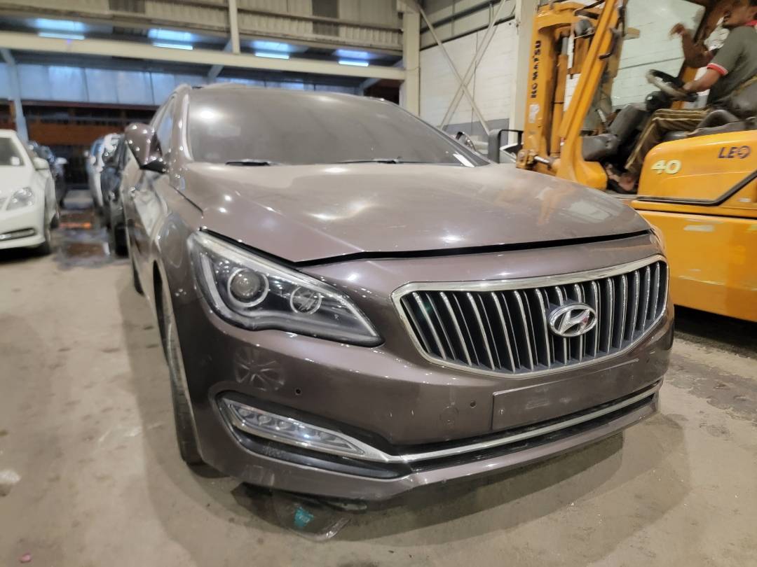 2015 HYUNDAI ASLAN G330 — 274038 KM — Lot 03172 — Souq - Marhaba Auctions Used Cars - Image 3