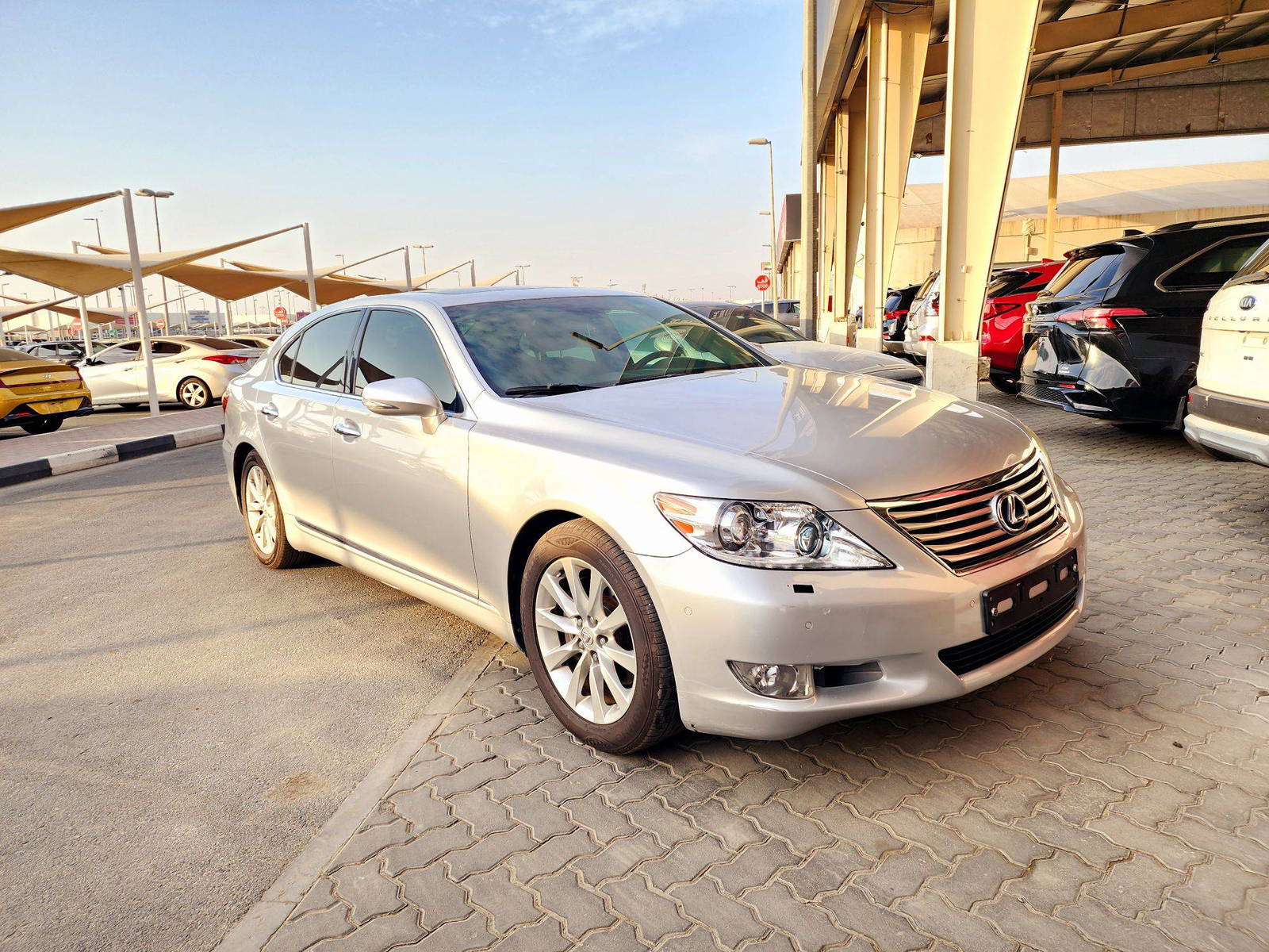 2012 LEXUS LS 460 — 129301 KM — Lot 3C5109416 — Souq - Marhaba Auctions Used Cars - Image 4