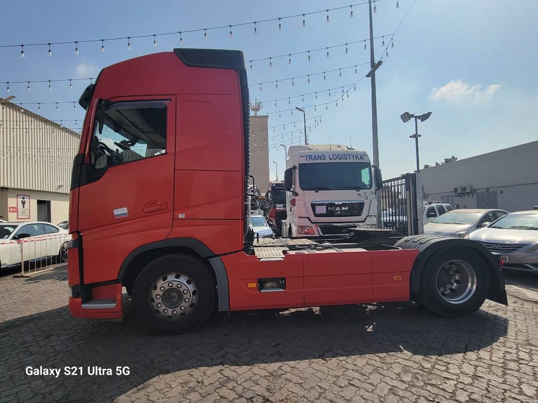 2017 VOLVO FH-Series — 1133036 KM — Lot A808967 — Al Quoz - Marhaba Auctions Used Cars - Image 9