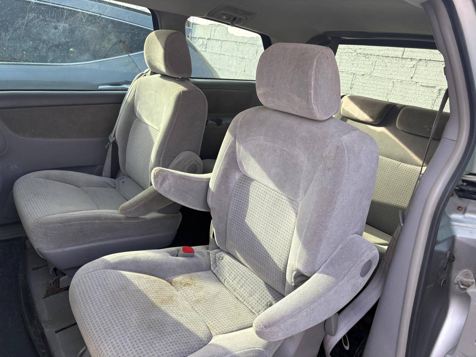 2006 TOYOTA SIENNA — 338403 KM — Lot 491718 — Ind. 12 - Marhaba Auctions Used Cars - Image 7