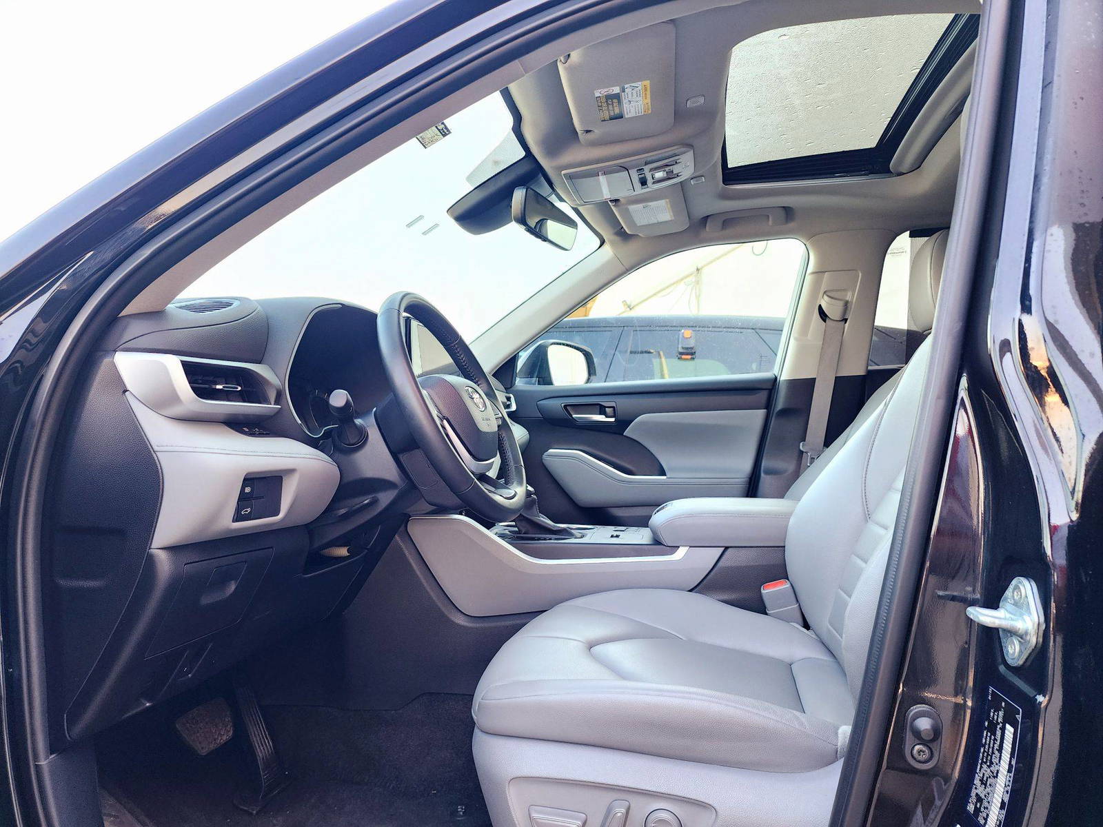 2023 TOYOTA HIGHLANDER — 44063 KM — Lot 74655833 — Main - Marhaba Auctions Used Cars - Image 9