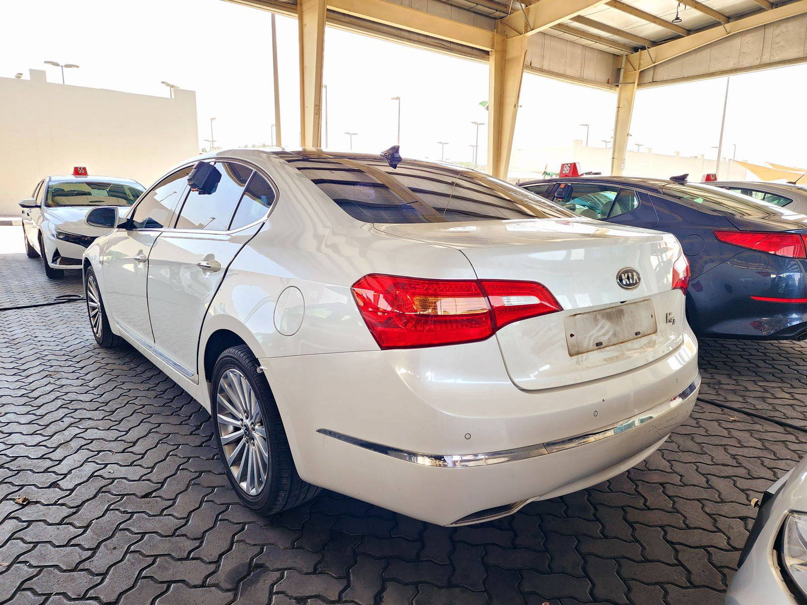 2010 KIA K7 — 194948 KM — Lot 019181 — Main - Marhaba Auctions Used Cars - Image 5