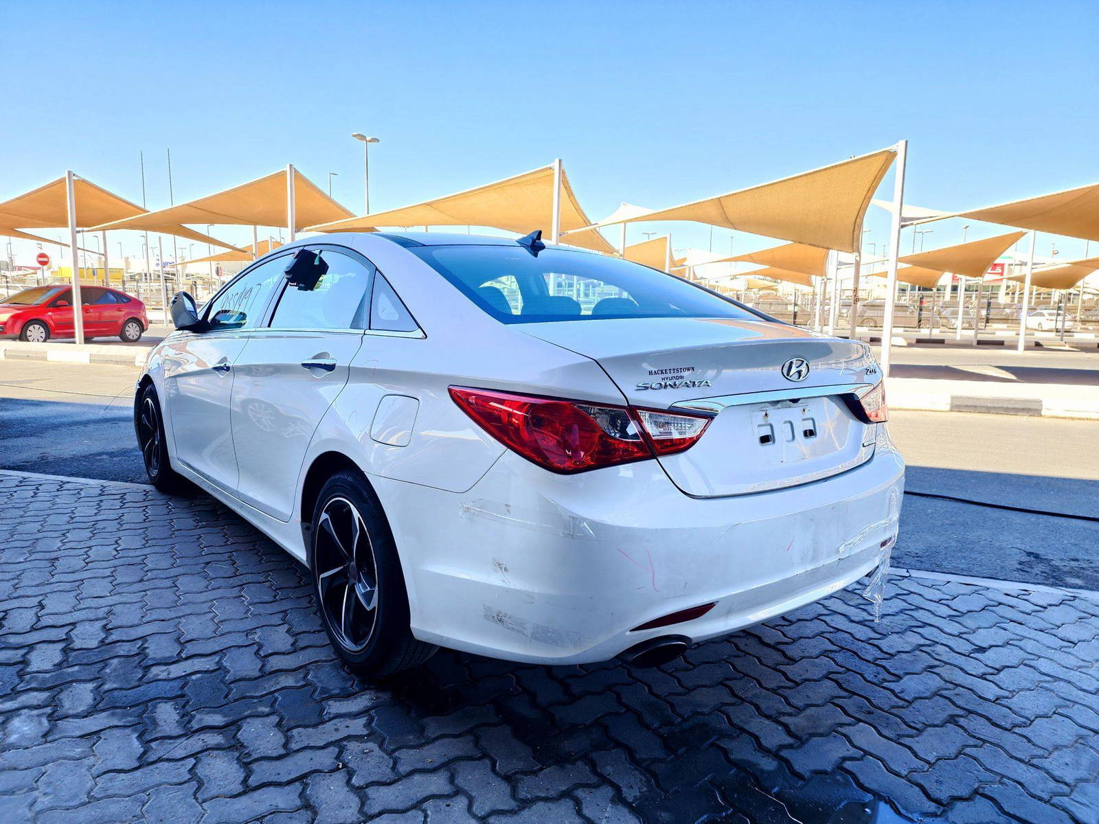 2013 HYUNDAI SONATA — 180320 Miles — Lot 40351497 — Souq - Marhaba Auctions Used Cars - Image 4