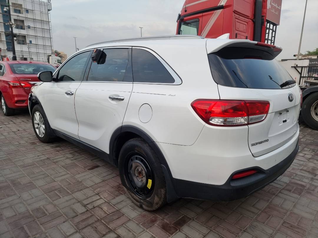 2018 KIA SORENTO — 142237 Miles — Lot 402005 — Souq - Marhaba Auctions Used Cars - Image 4