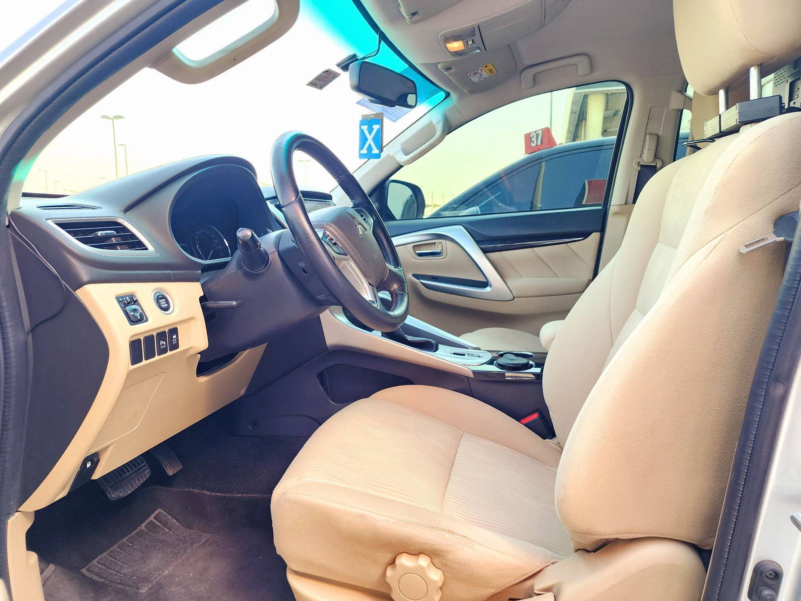 2017 MITSUBISHI MONTERO — 104778 KM — Lot H012795 — Souq - Marhaba Auctions Used Cars - Image 8