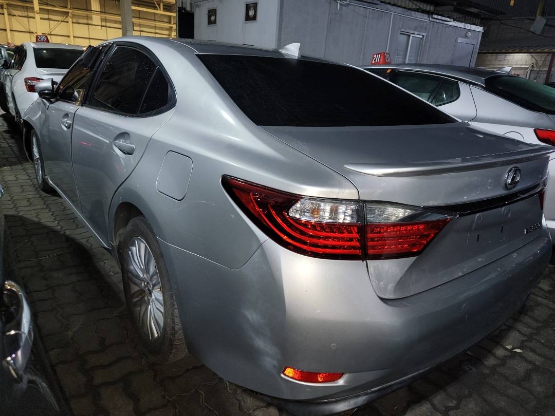 2015 LEXUS ES 350 — 98317 Miles — Lot F2202882 - Marhaba Auctions Used Cars - Image 3