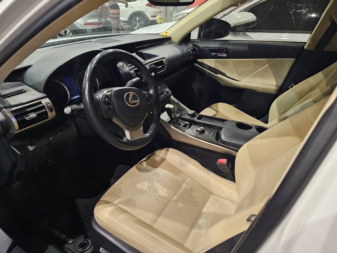 2015 LEXUS IS 250 — 187617 KM — Lot XF5022241 — Main - Marhaba Auctions Used Cars - Image 8