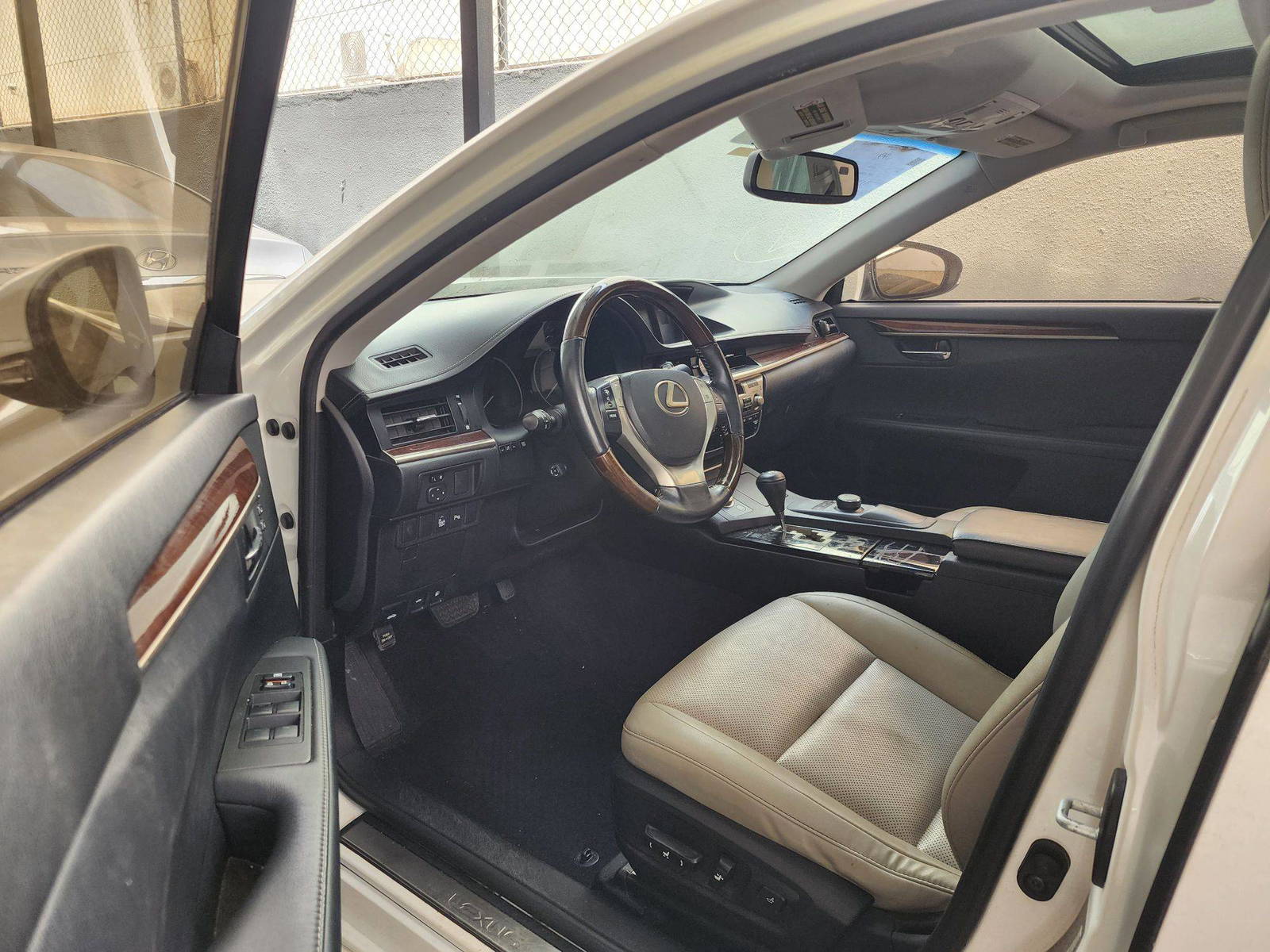 2015 LEXUS ES 350 — 139423 Miles — Lot 2206116 — Ind. 12 - Marhaba Auctions Used Cars - Image 9